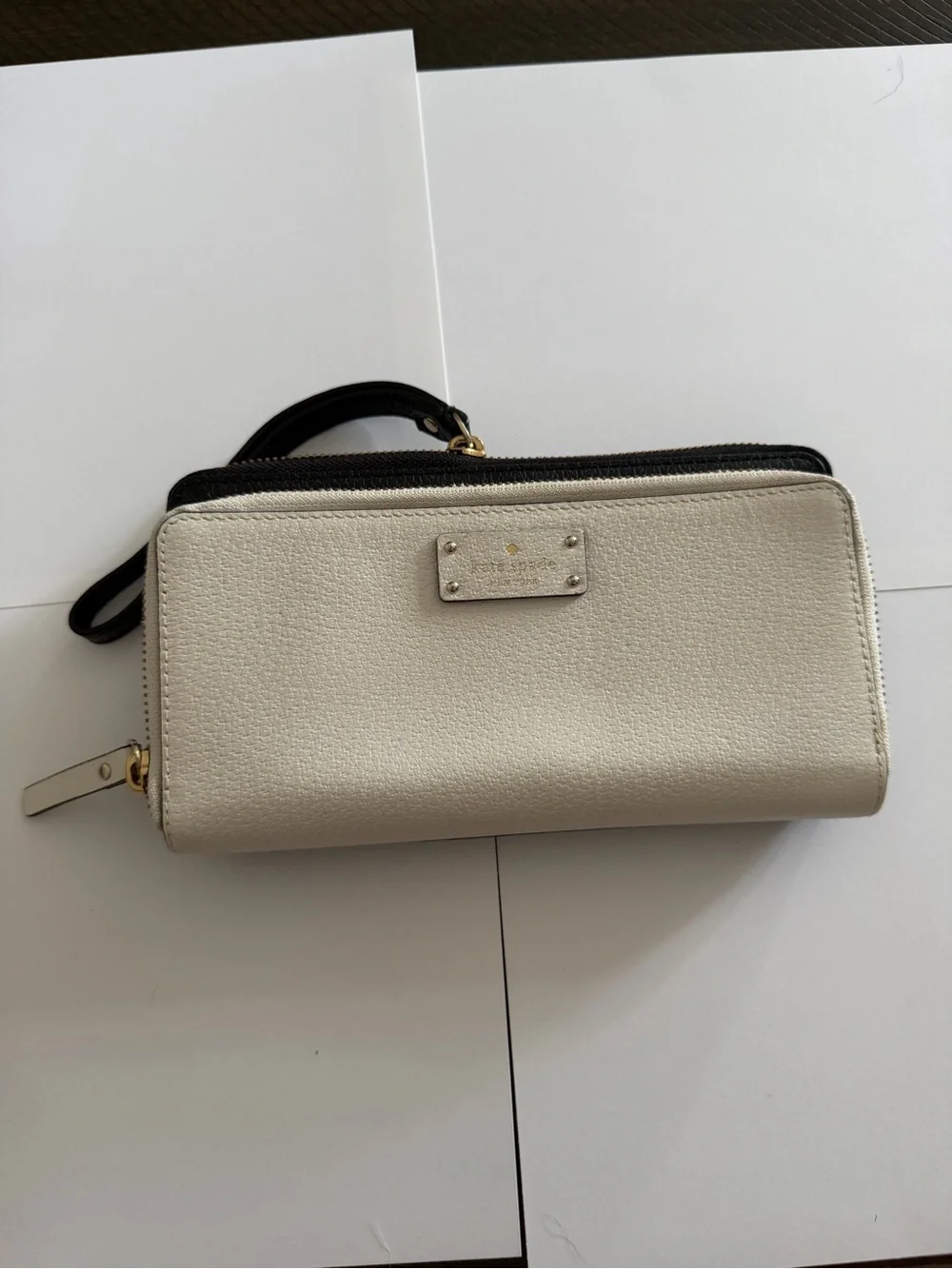 Kate Spade Leather Zip Around Continental Wallet Cream / Black